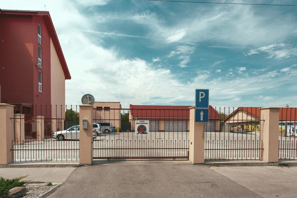 Penzion Hviezda Bratislava Exterior photo